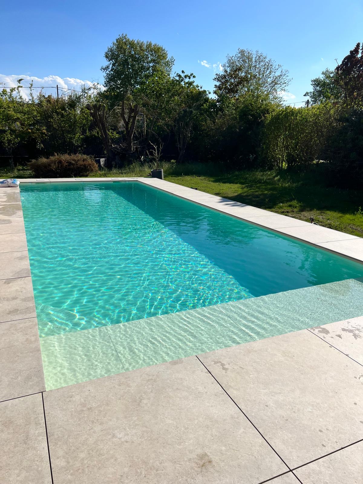 Piscine béton 11x4 à Pibrac (31) : une réalisation haut de gamme signée Mister Liner