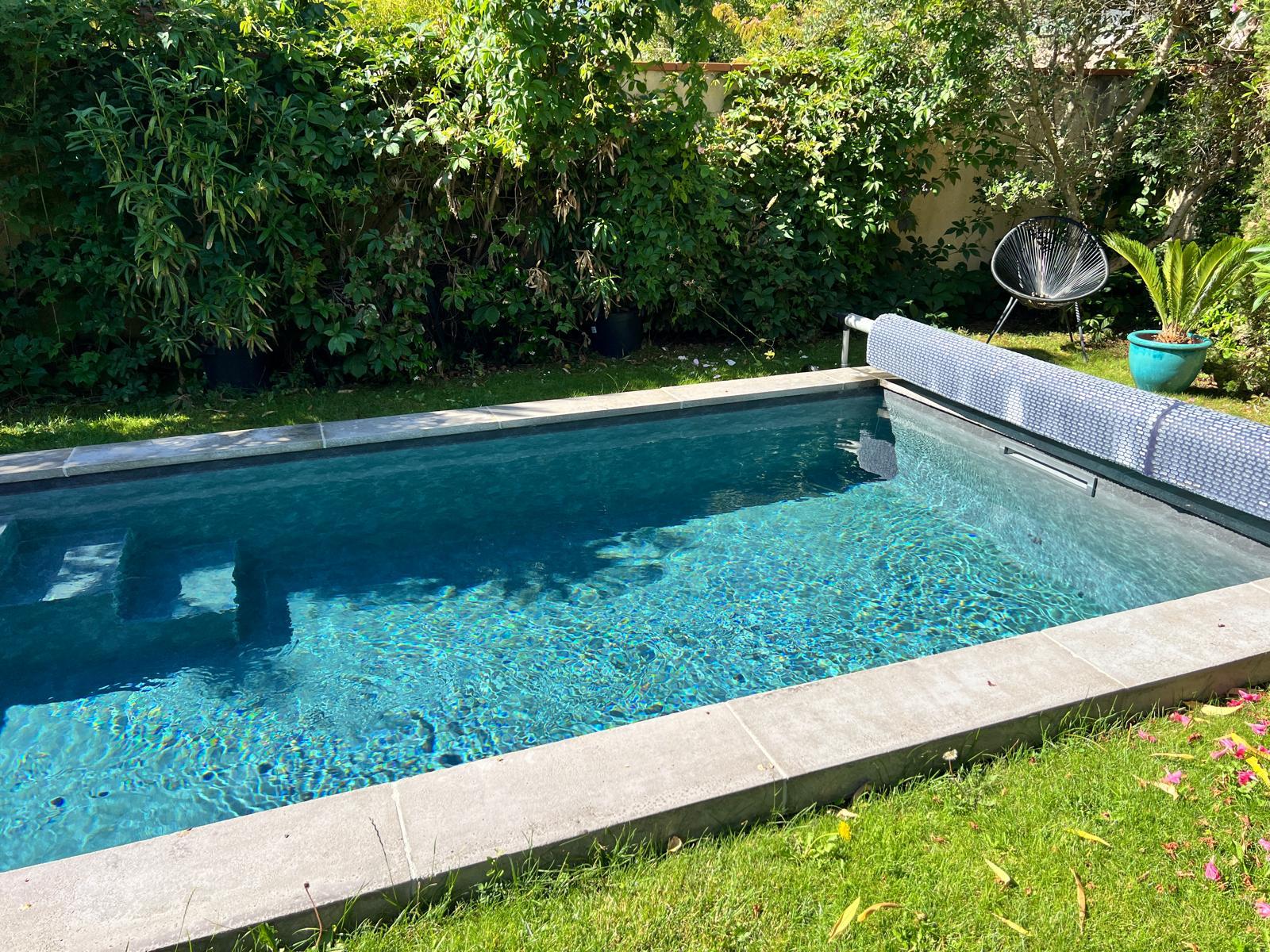 Piscine de ville à Toulouse 5,50 x 2,50 m — Membrane armée BlackSlate 3D