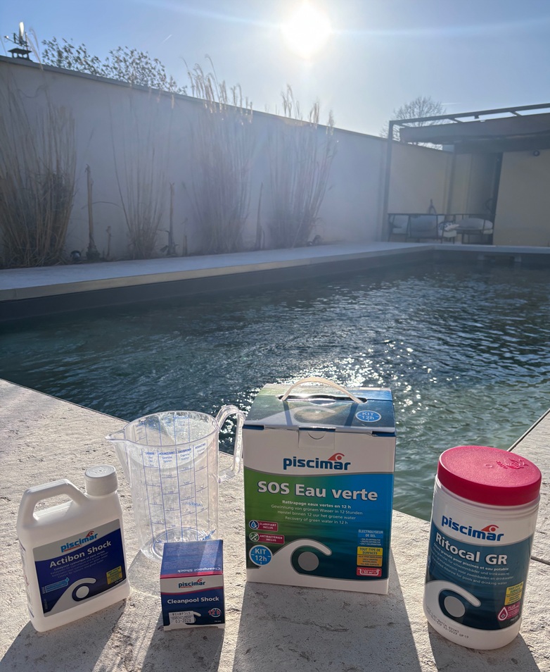Eau verte piscine : comment la récupérer rapidement à Toulouse ?