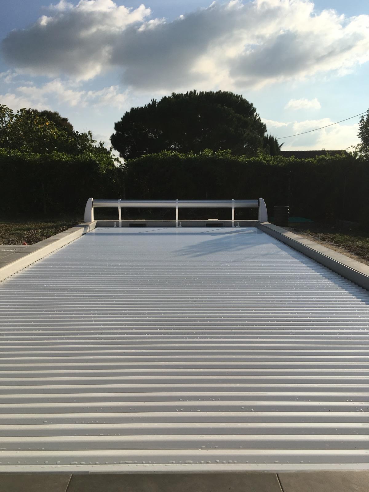 Pose d’un volet Sofatec sur piscine 8x4 à Cugnaux